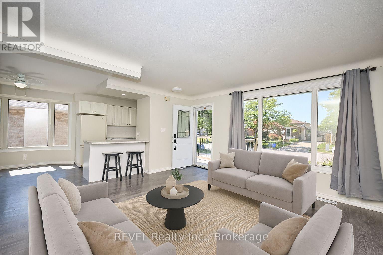 Photo 5 of 7386 Sunhaven Drive, Niagara Falls ON