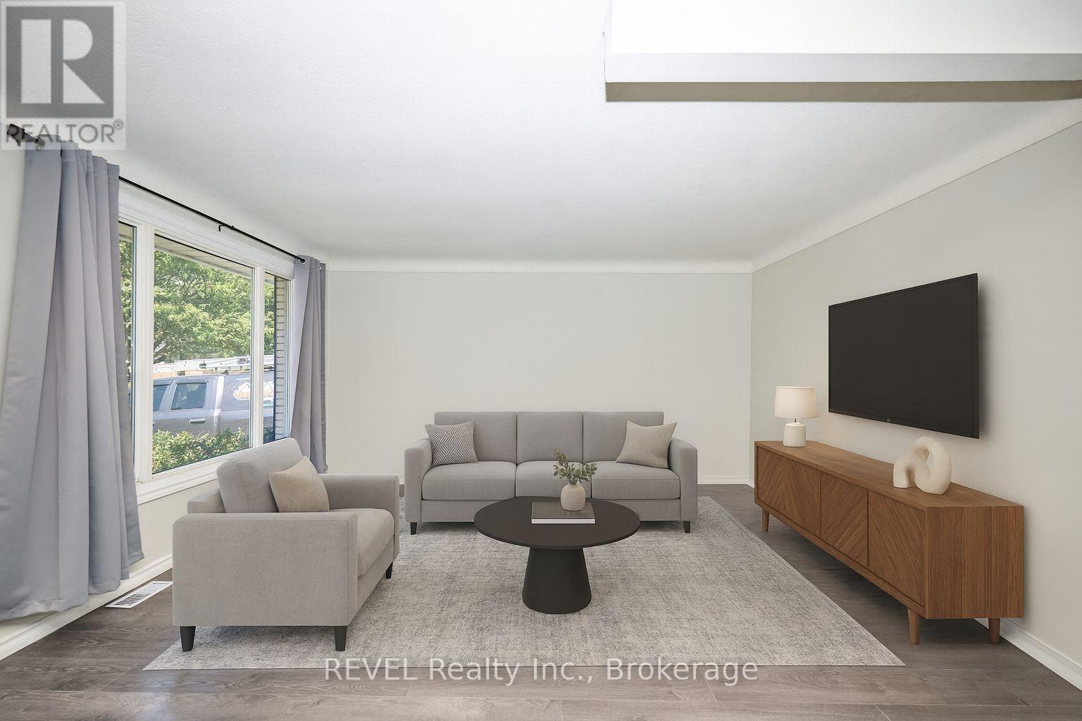Photo 7 of 7386 Sunhaven Drive, Niagara Falls ON