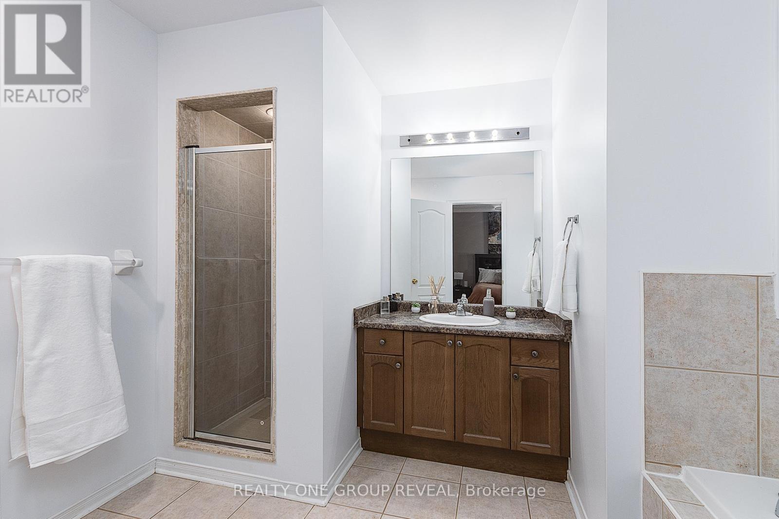 Photo 18 of 303 Porte Road, Ajax ON