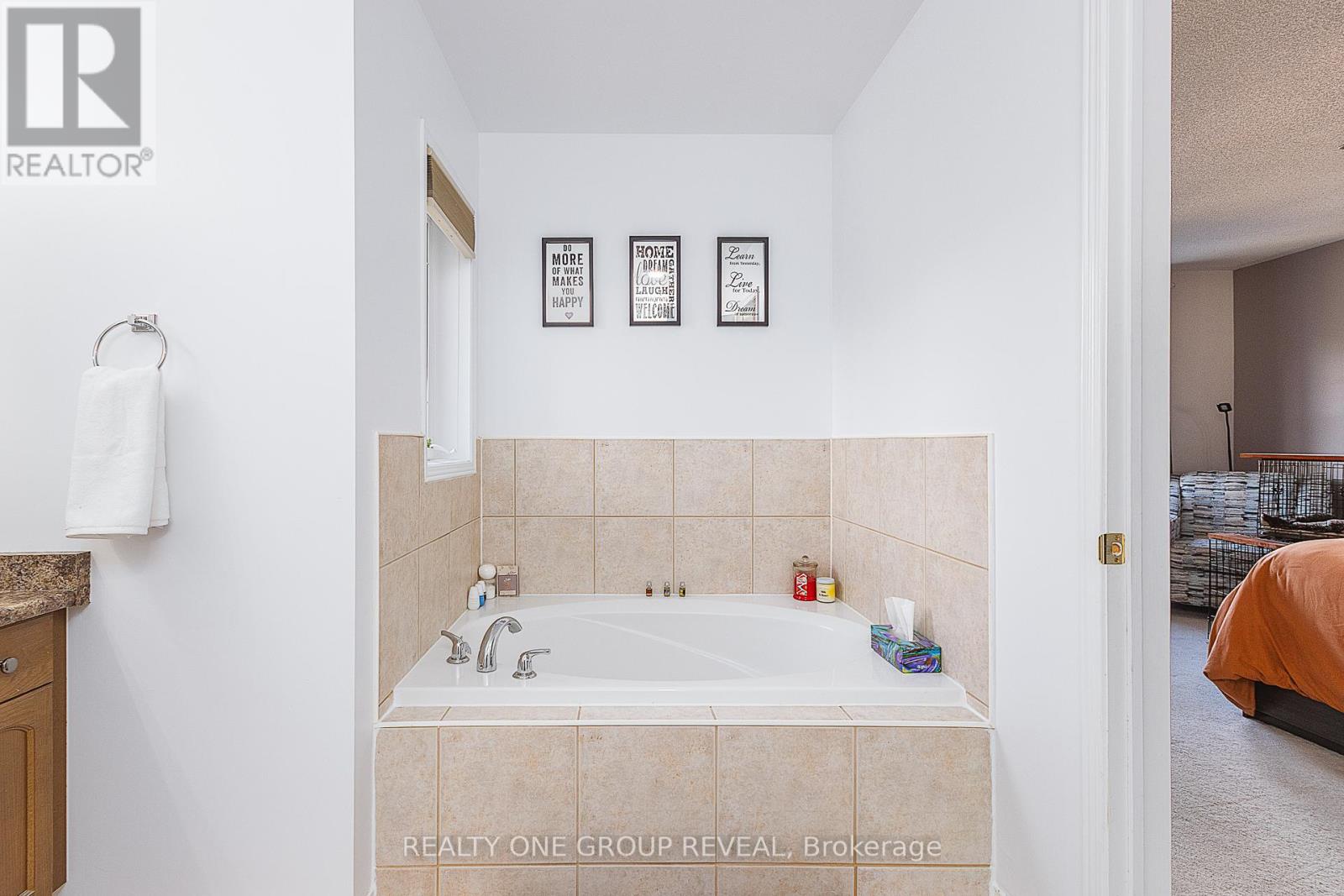 Photo 19 of 303 Porte Road, Ajax ON