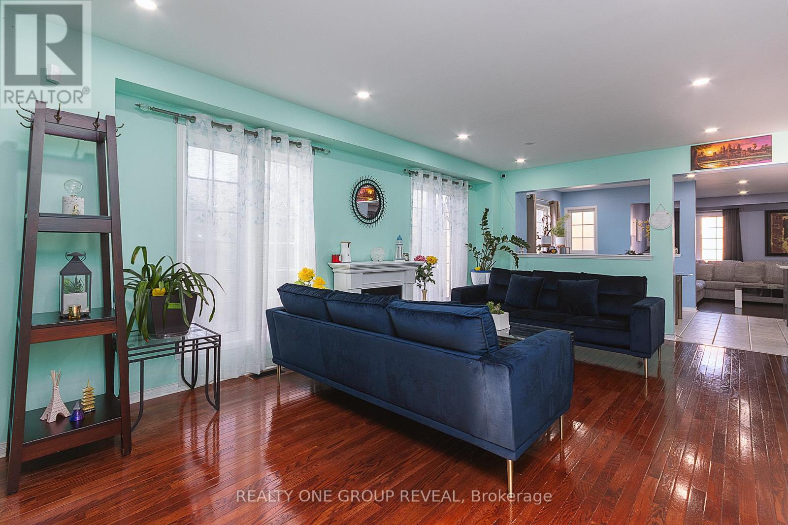 Photo 6 of 303 Porte Road, Ajax ON