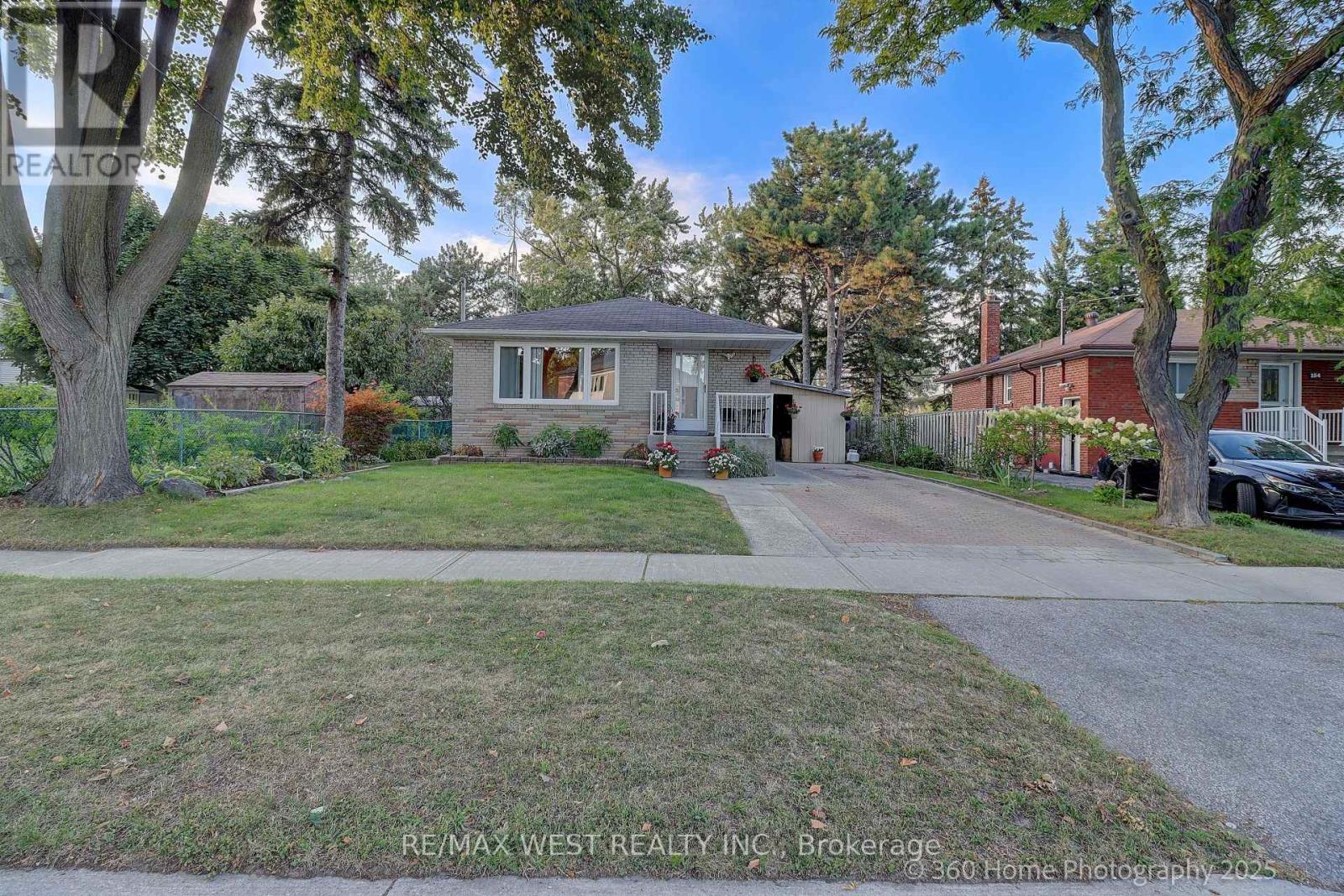 Photo 1 of 152 Benjamin Boulevard, Toronto ON