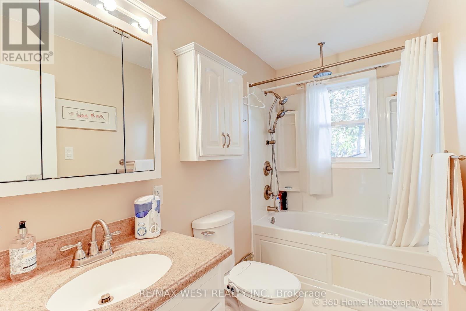 Photo 10 of 152 Benjamin Boulevard, Toronto ON