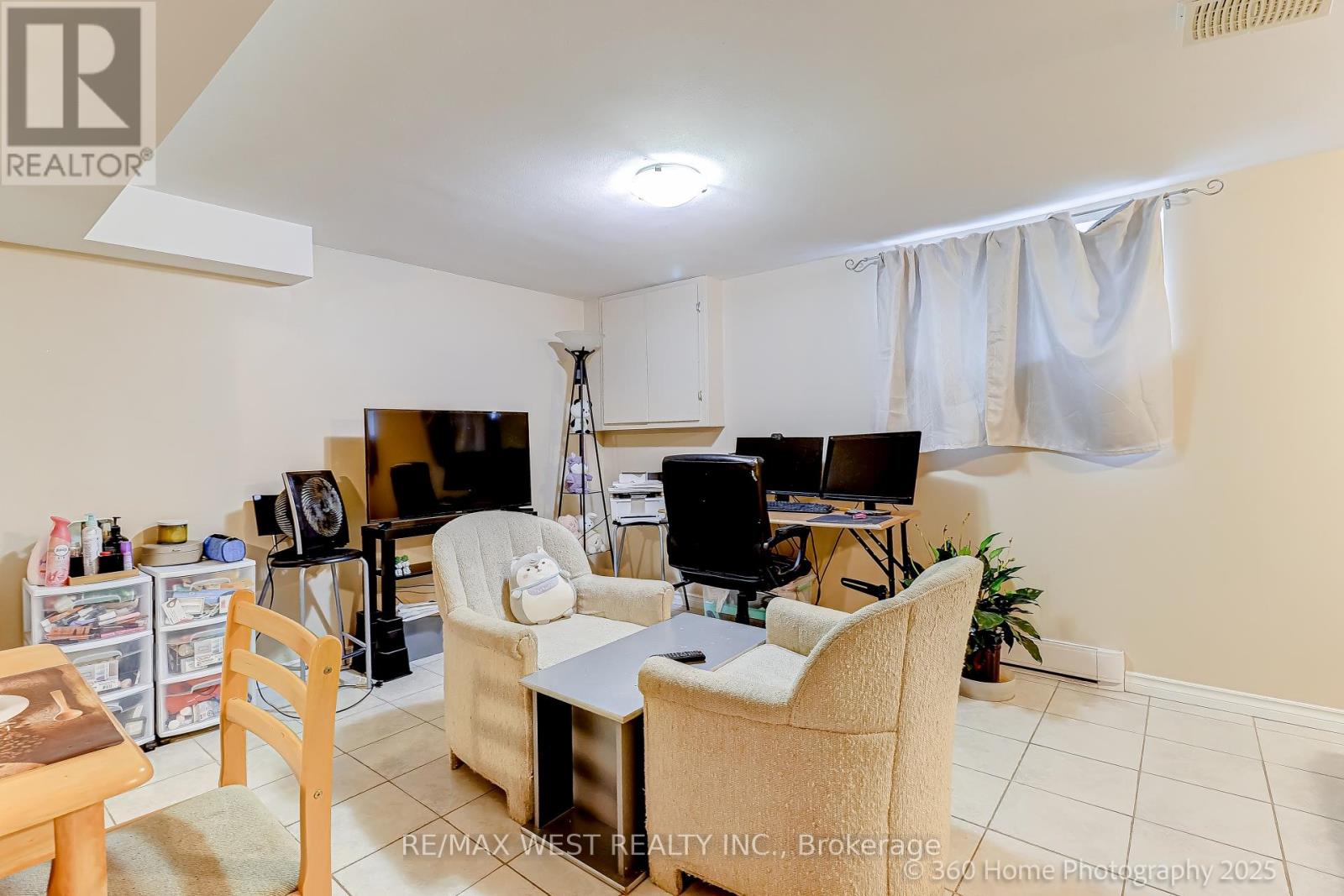 Photo 12 of 152 Benjamin Boulevard, Toronto ON