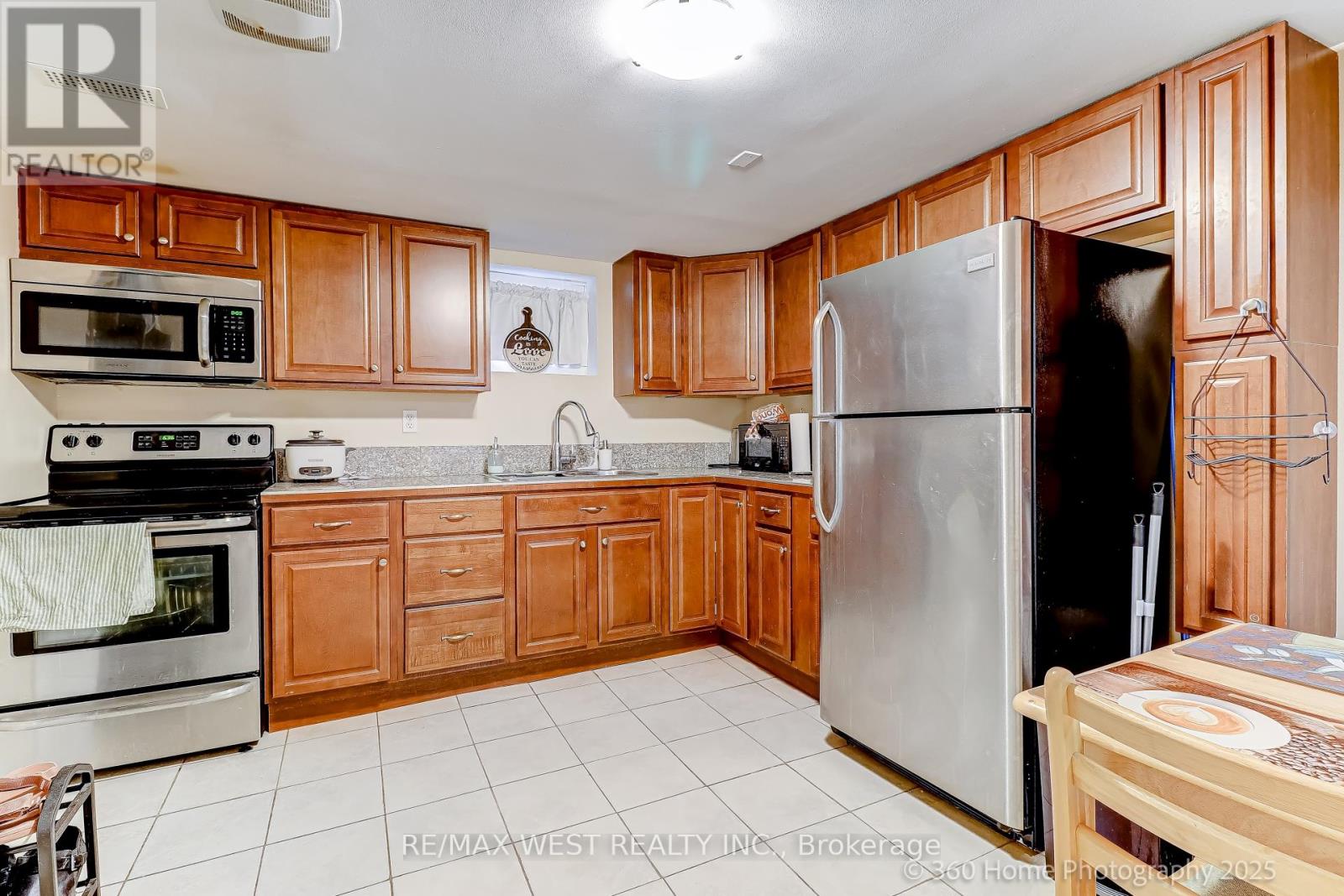 Photo 15 of 152 Benjamin Boulevard, Toronto ON