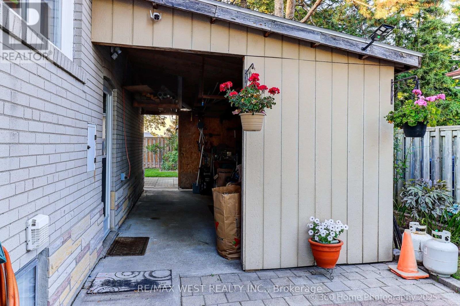 Photo 21 of 152 Benjamin Boulevard, Toronto ON