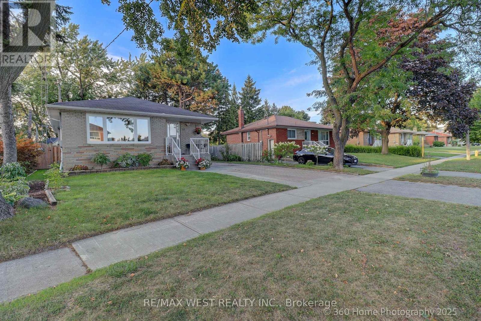 Photo 24 of 152 Benjamin Boulevard, Toronto ON
