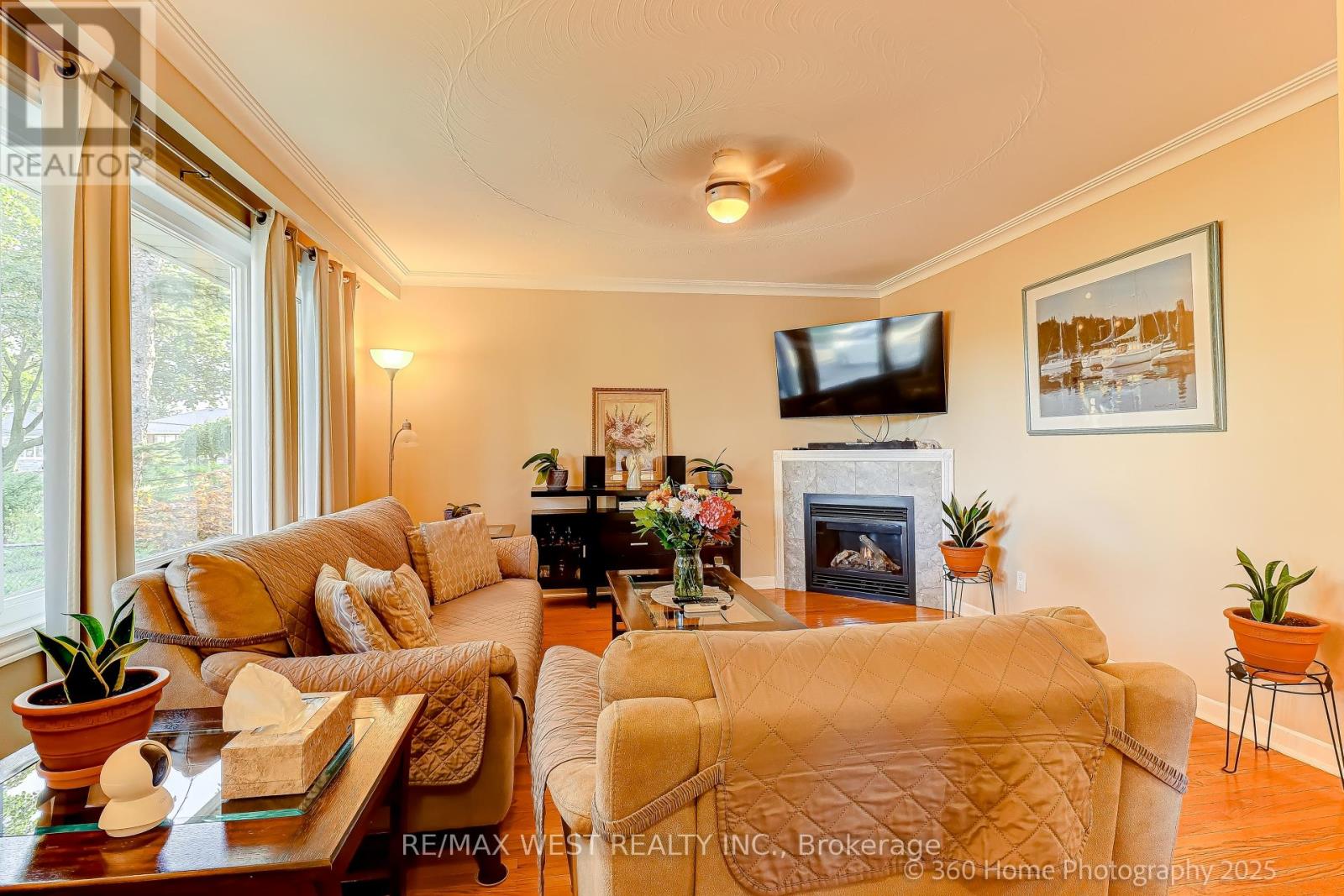 Photo 3 of 152 Benjamin Boulevard, Toronto ON
