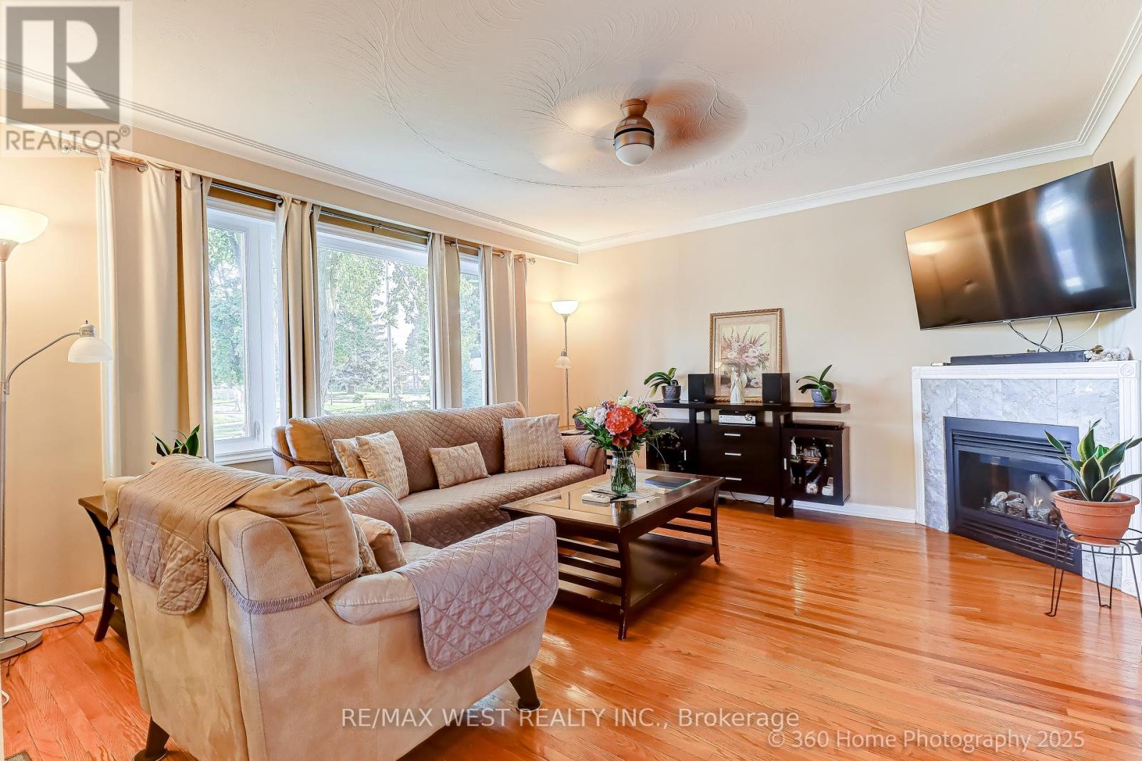 Photo 4 of 152 Benjamin Boulevard, Toronto ON