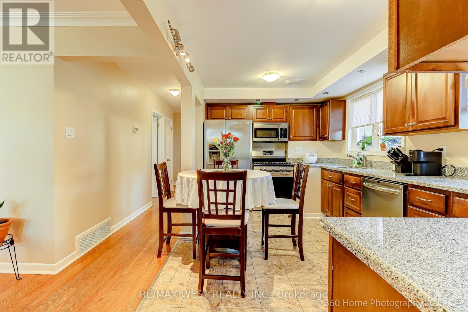 Photo 5 of 152 Benjamin Boulevard, Toronto ON