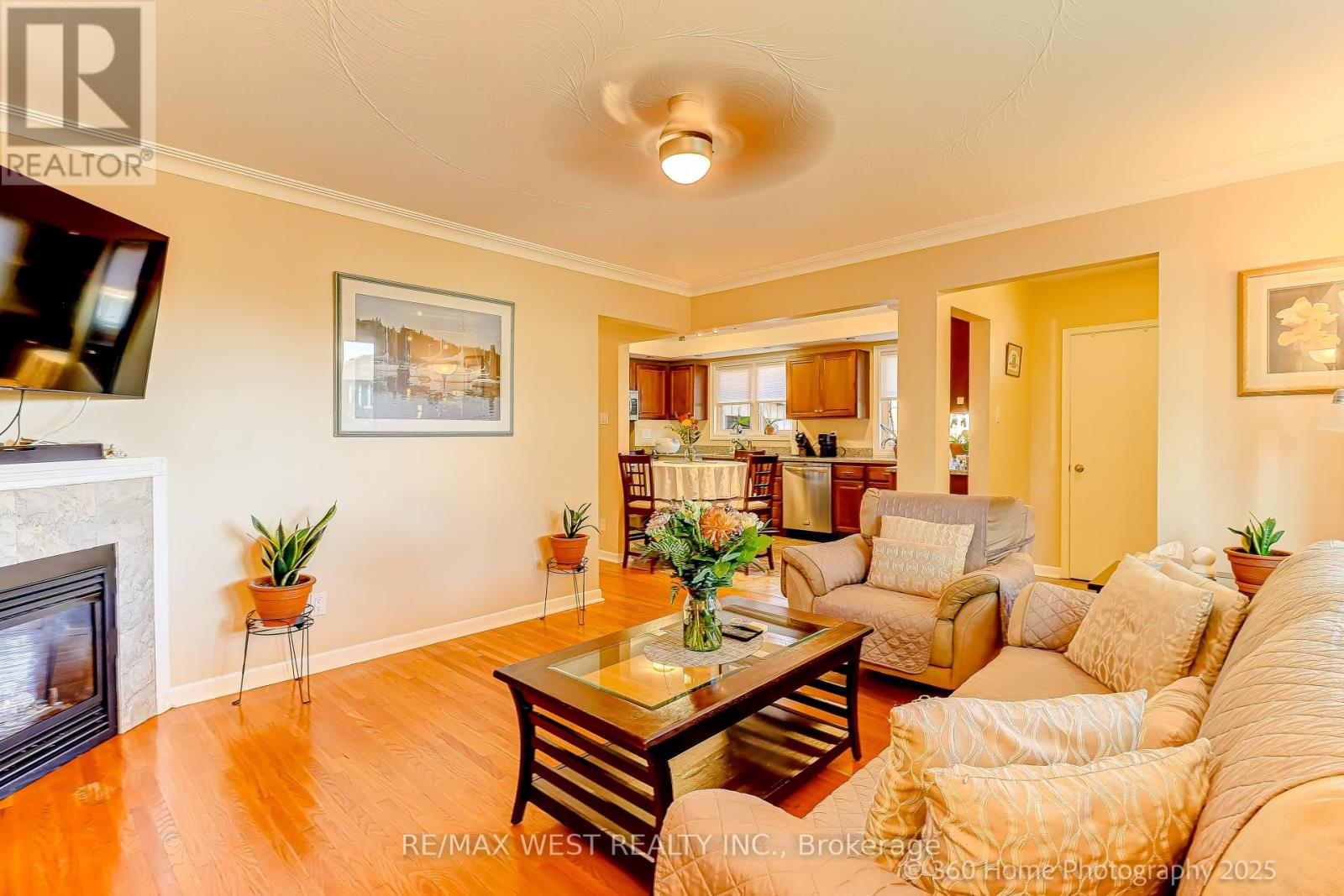Photo 6 of 152 Benjamin Boulevard, Toronto ON