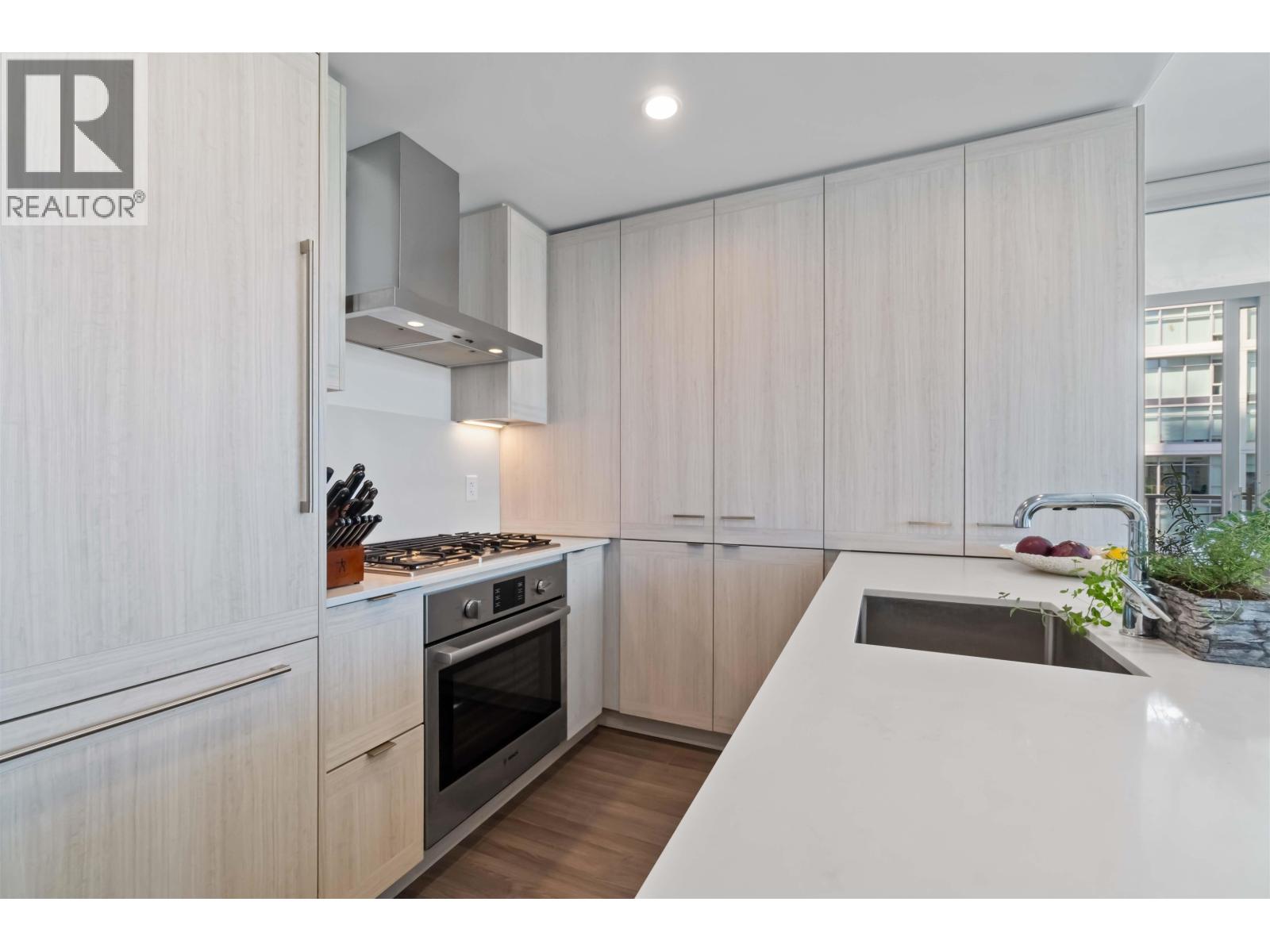 Photo 10 of 2311 Beta Avenue, Burnaby BC
