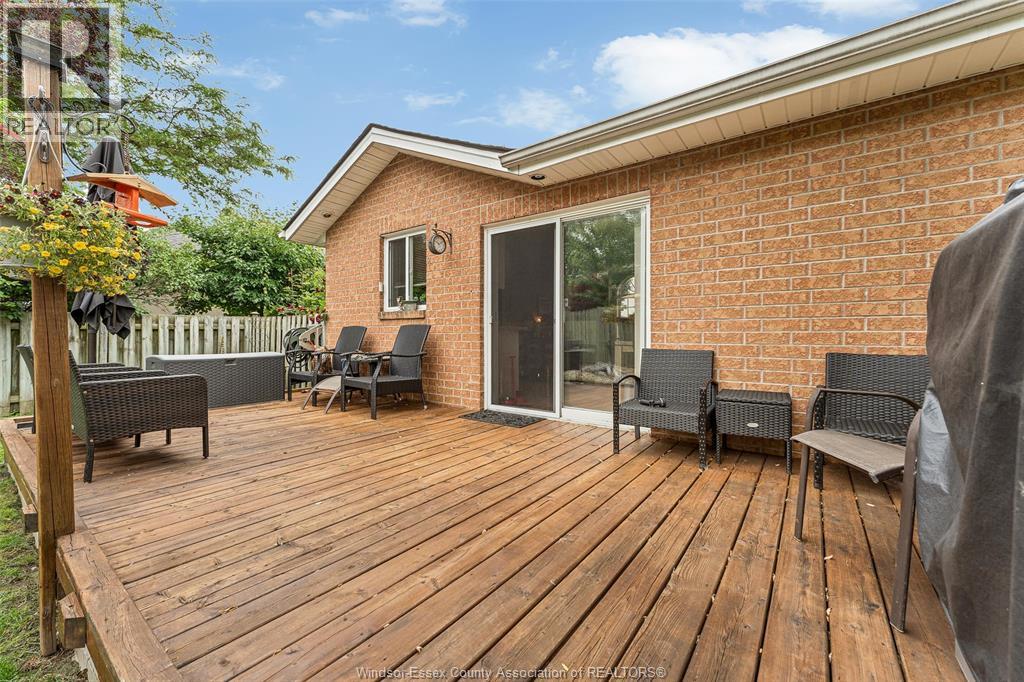 Photo 11 of 402 Thornridge Crescent, Amherstburg ON