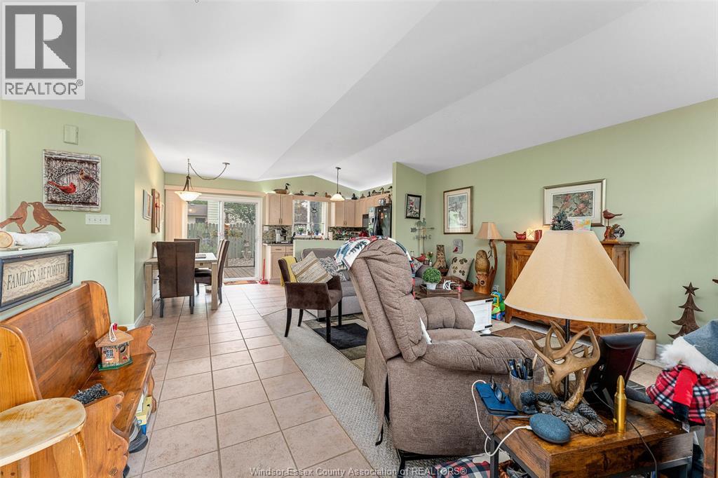 Photo 12 of 402 Thornridge Crescent, Amherstburg ON