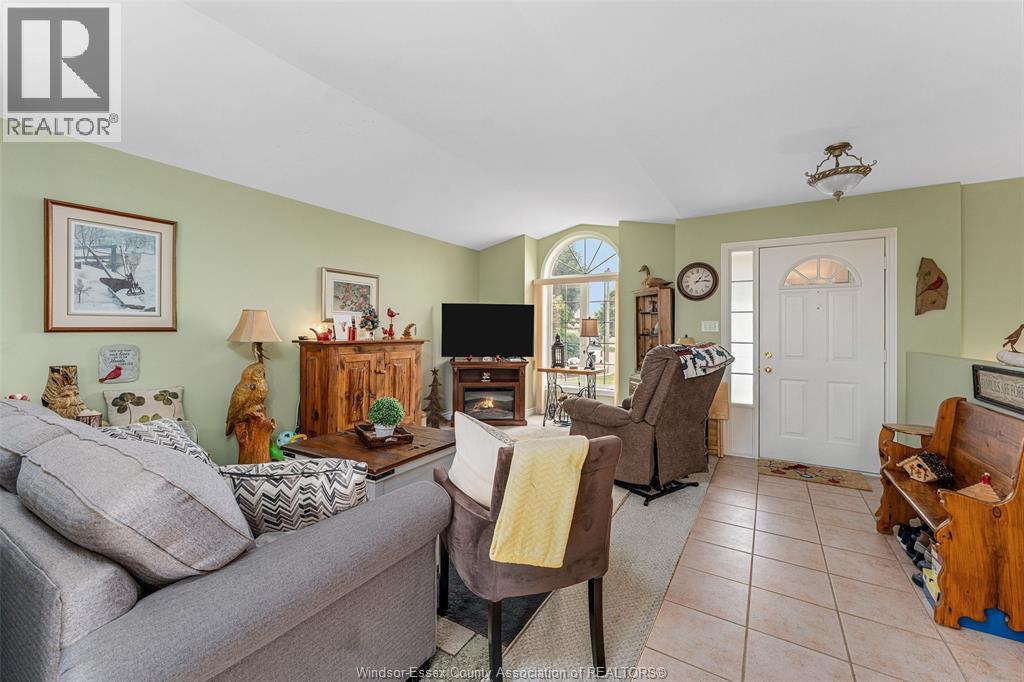 Photo 13 of 402 Thornridge Crescent, Amherstburg ON