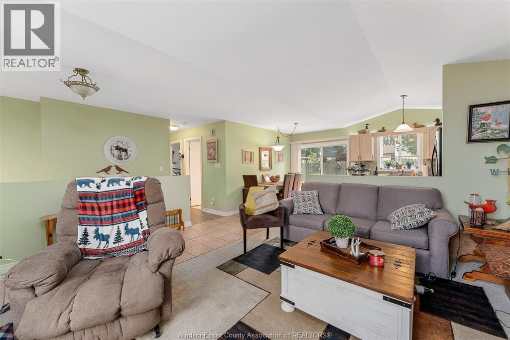 Photo 14 of 402 Thornridge Crescent, Amherstburg ON