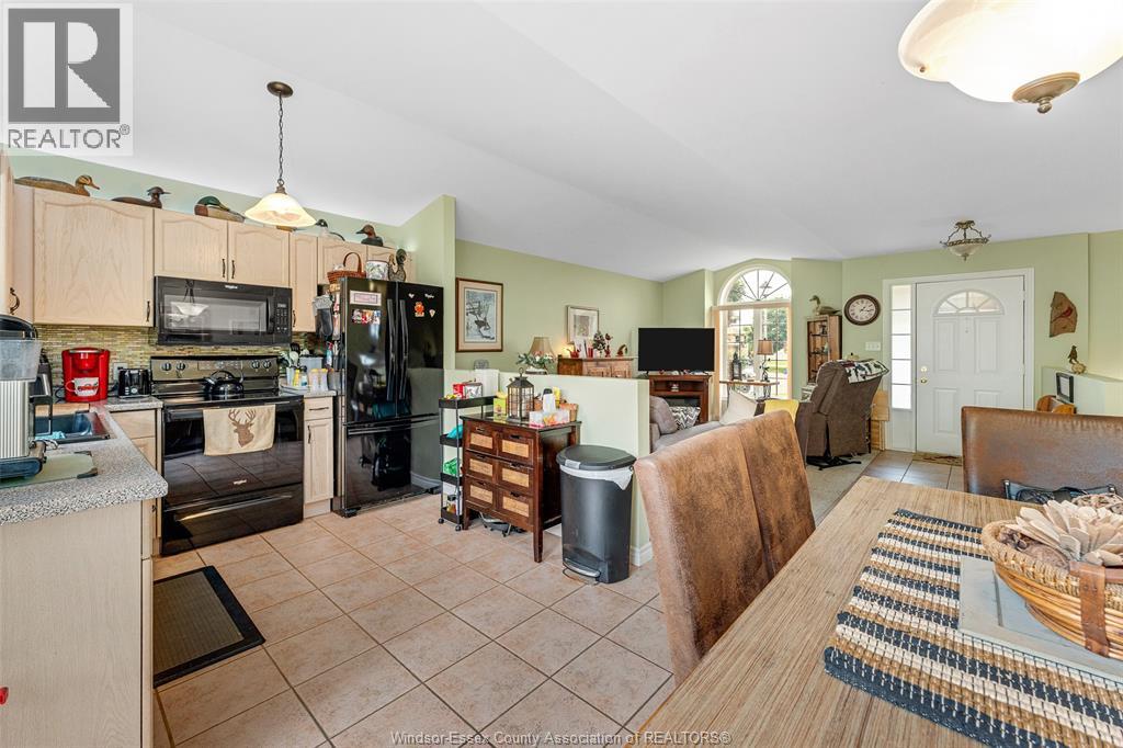 Photo 17 of 402 Thornridge Crescent, Amherstburg ON