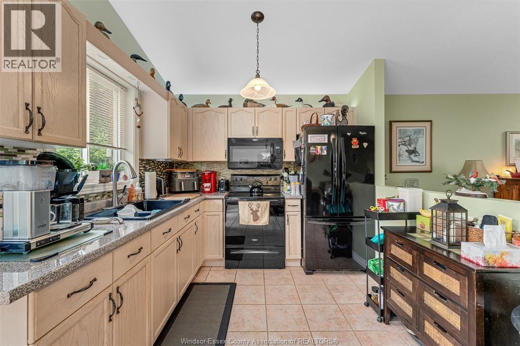 Photo 18 of 402 Thornridge Crescent, Amherstburg ON