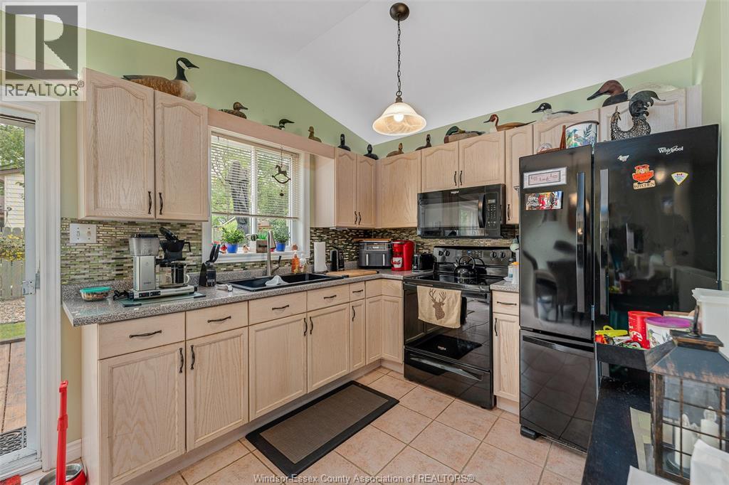 Photo 20 of 402 Thornridge Crescent, Amherstburg ON