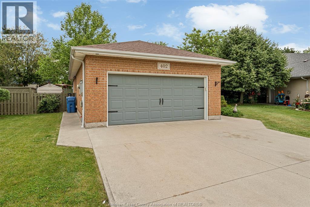 Photo 4 of 402 Thornridge Crescent, Amherstburg ON