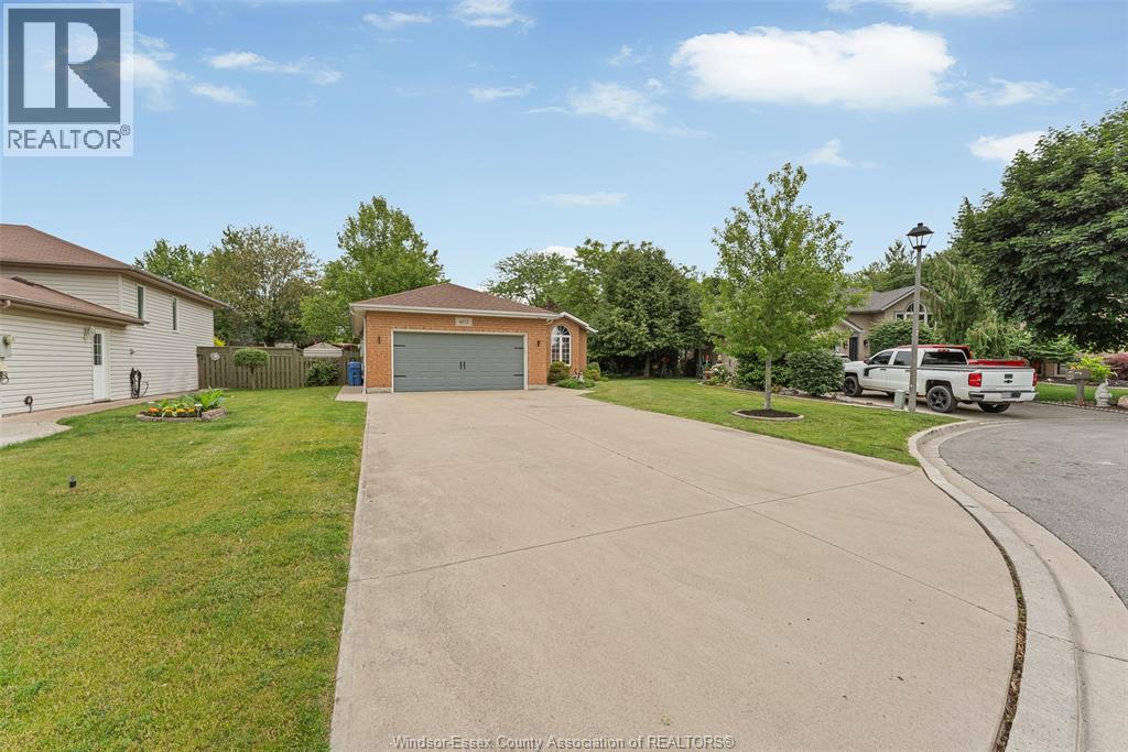 Photo 5 of 402 Thornridge Crescent, Amherstburg ON
