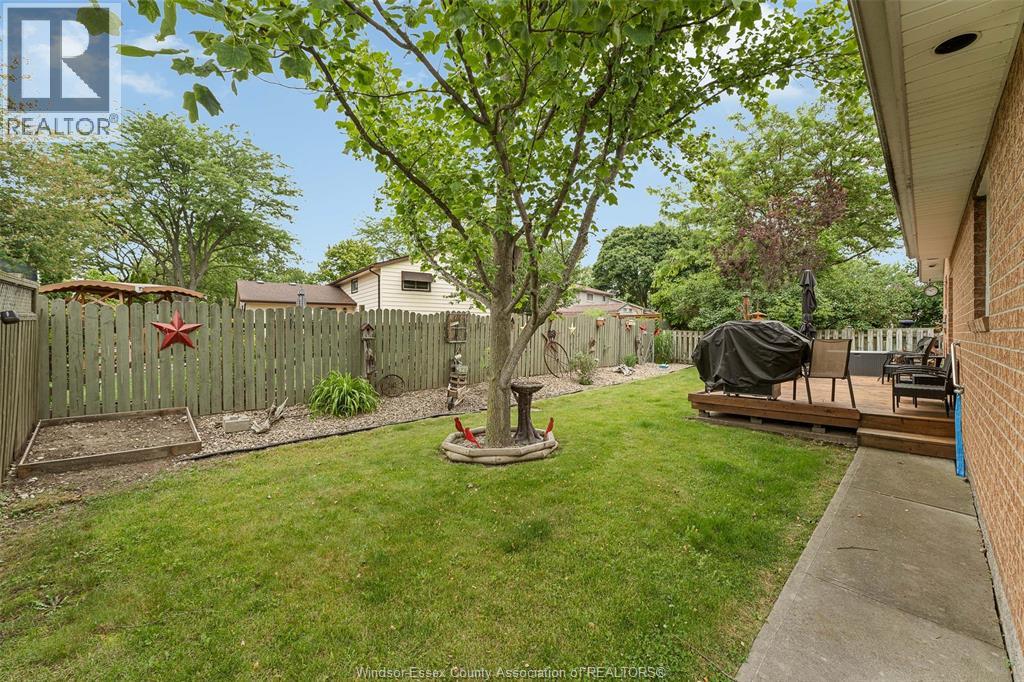 Photo 6 of 402 Thornridge Crescent, Amherstburg ON
