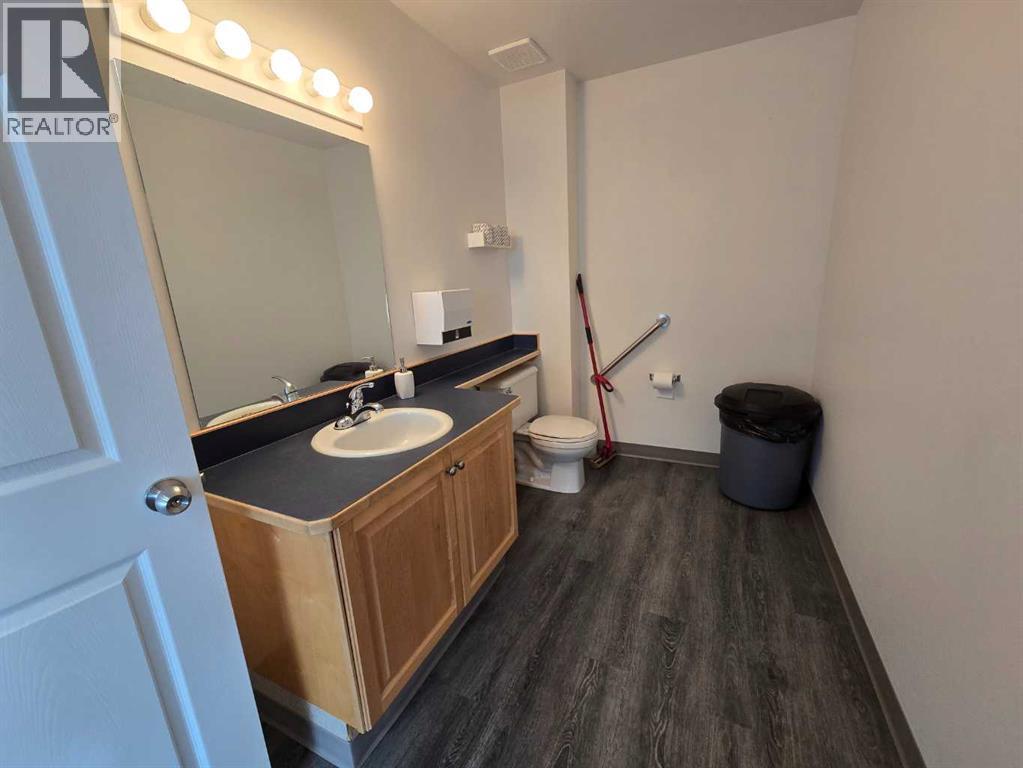 Photo 6 of 8 5108 52 Street, Red Deer AB