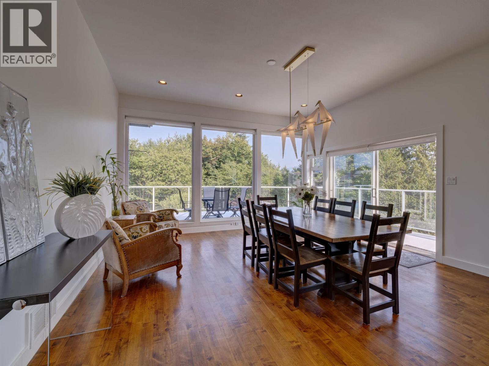 803 OCEANMOUNT BOULEVARD, Gibsons