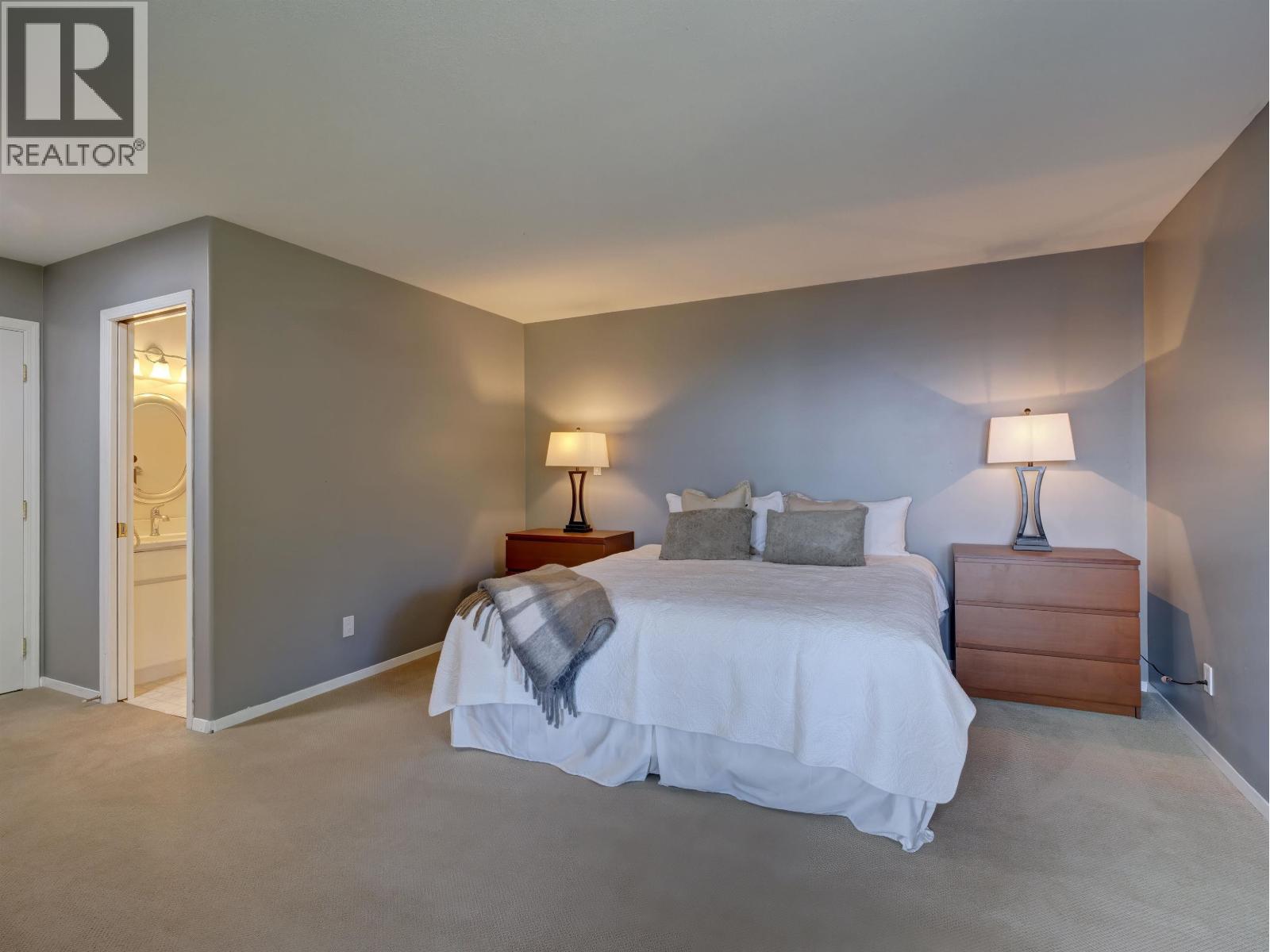 803 OCEANMOUNT BOULEVARD, Gibsons