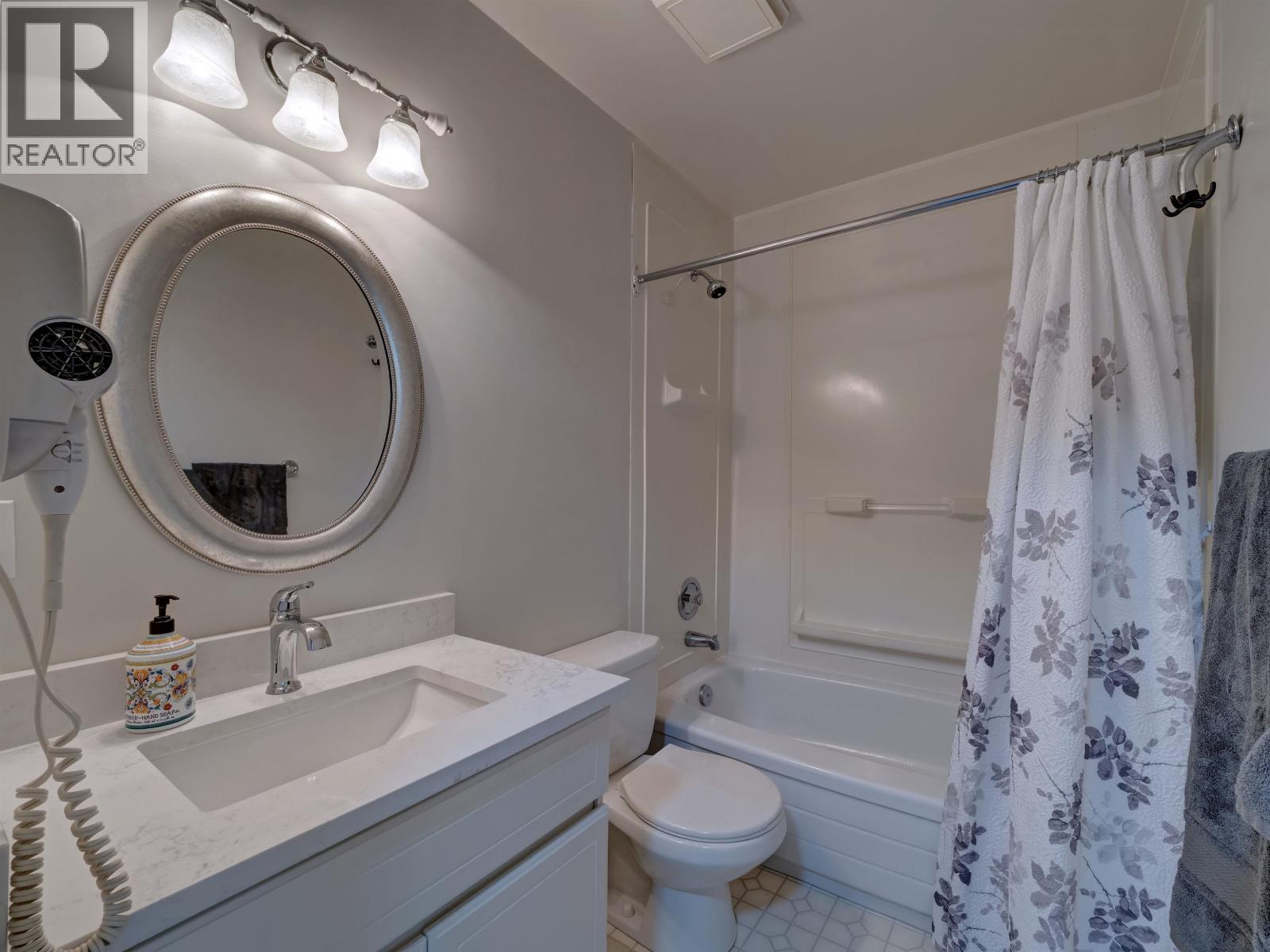 803 OCEANMOUNT BOULEVARD, Gibsons