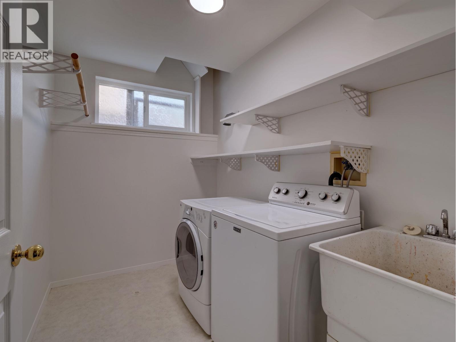 803 OCEANMOUNT BOULEVARD, Gibsons