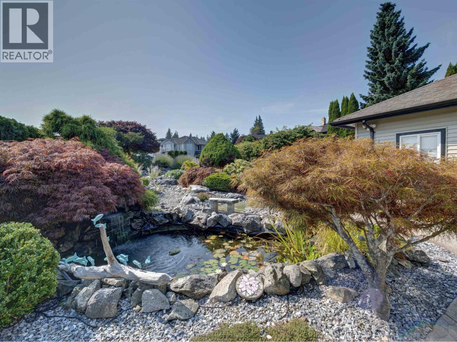 803 OCEANMOUNT BOULEVARD, Gibsons