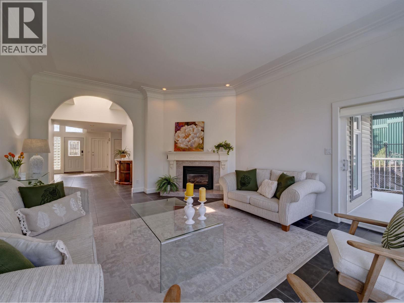 803 OCEANMOUNT BOULEVARD, Gibsons