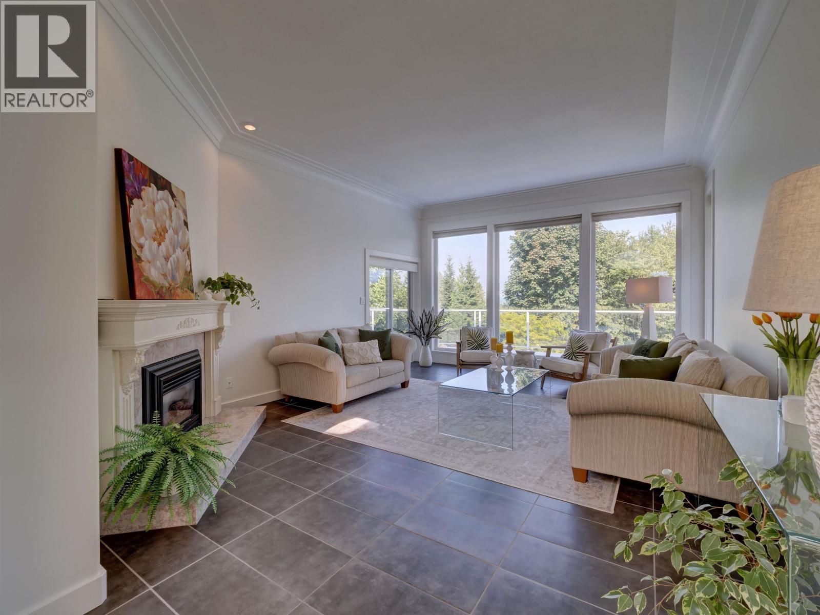 803 OCEANMOUNT BOULEVARD, Gibsons