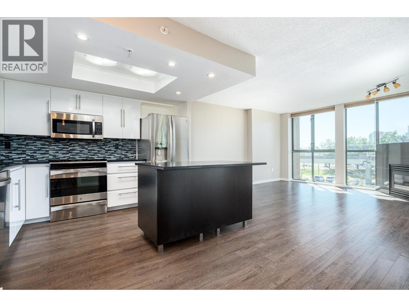 Photo 1 of 206 1088 Quebec Street, Vancouver BC