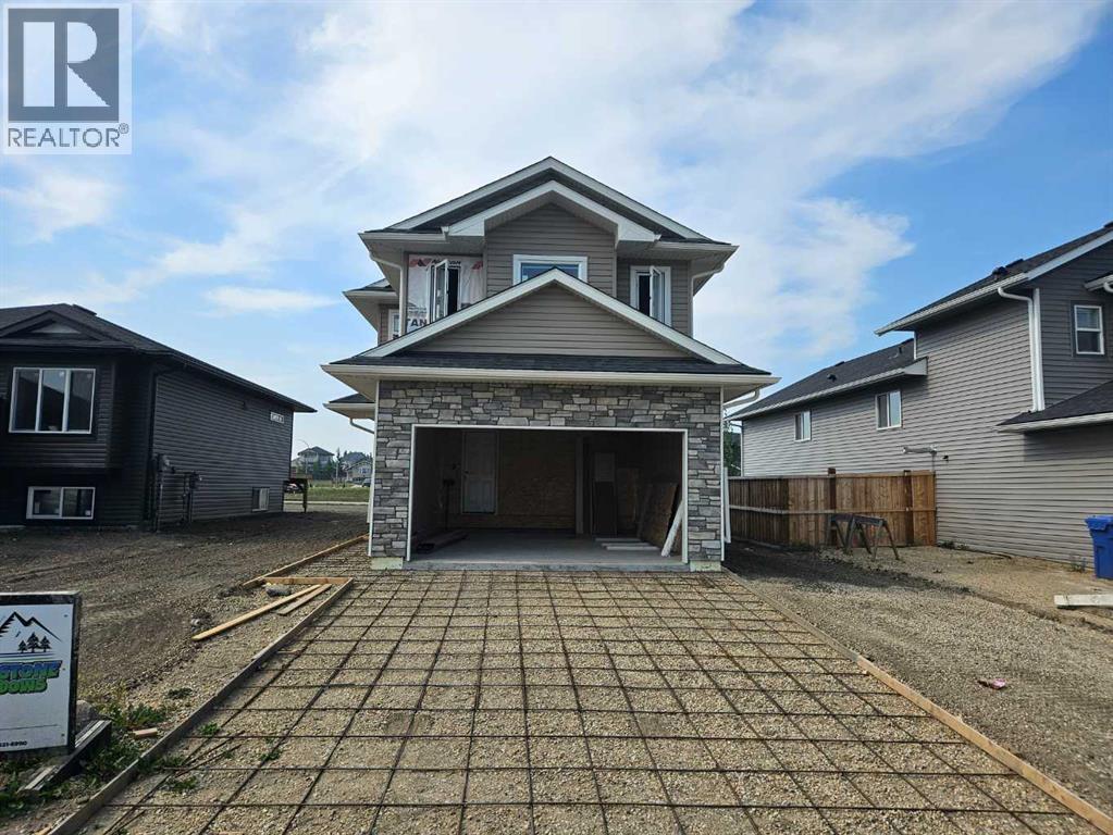 Photo 2 of 9460 92 Street, Wembley AB