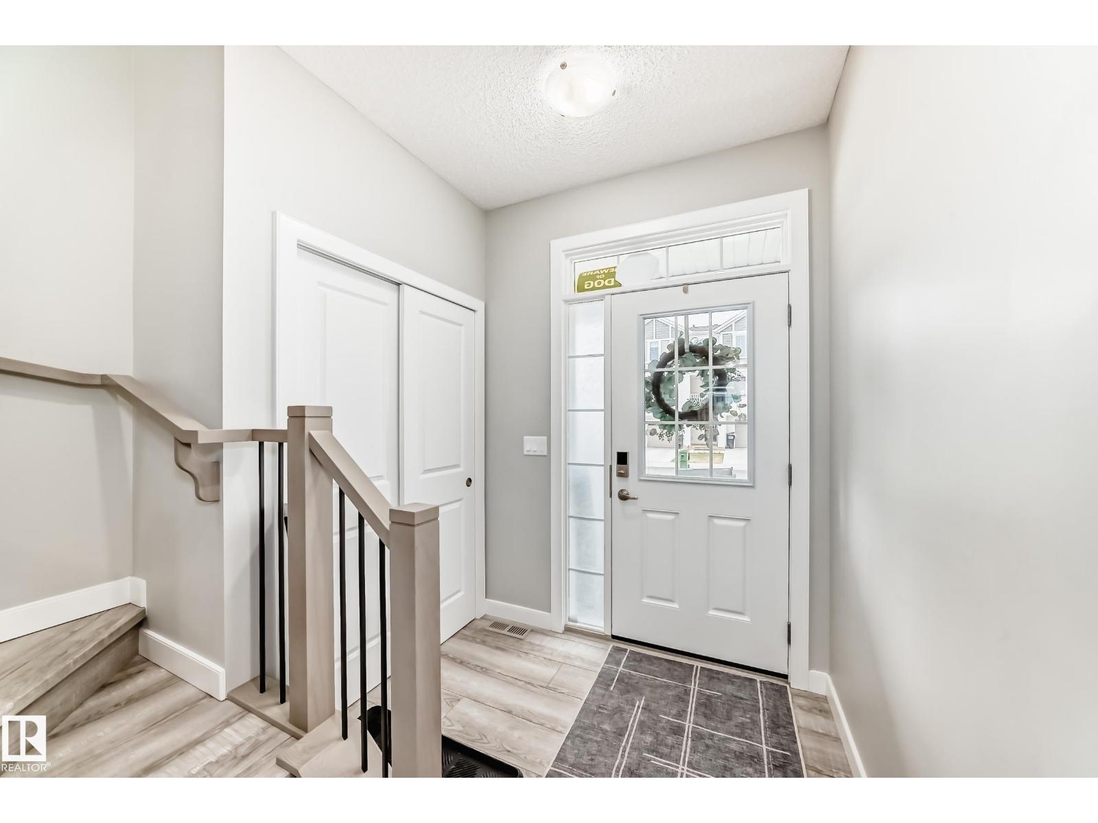 Photo 5 of 20512 22 Av Nw, Edmonton AB