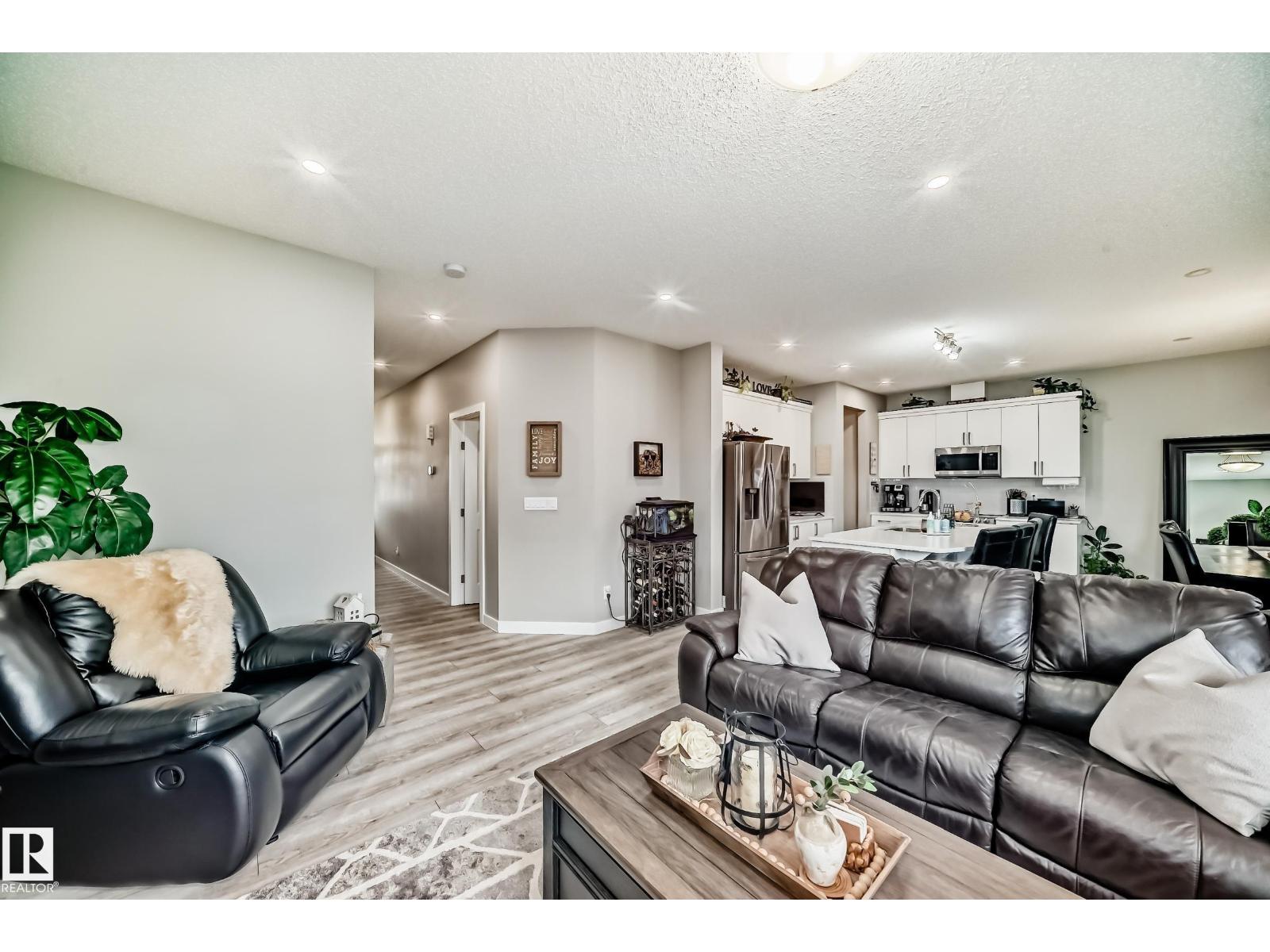 Photo 2 of 20512 22 Av Nw, Edmonton AB