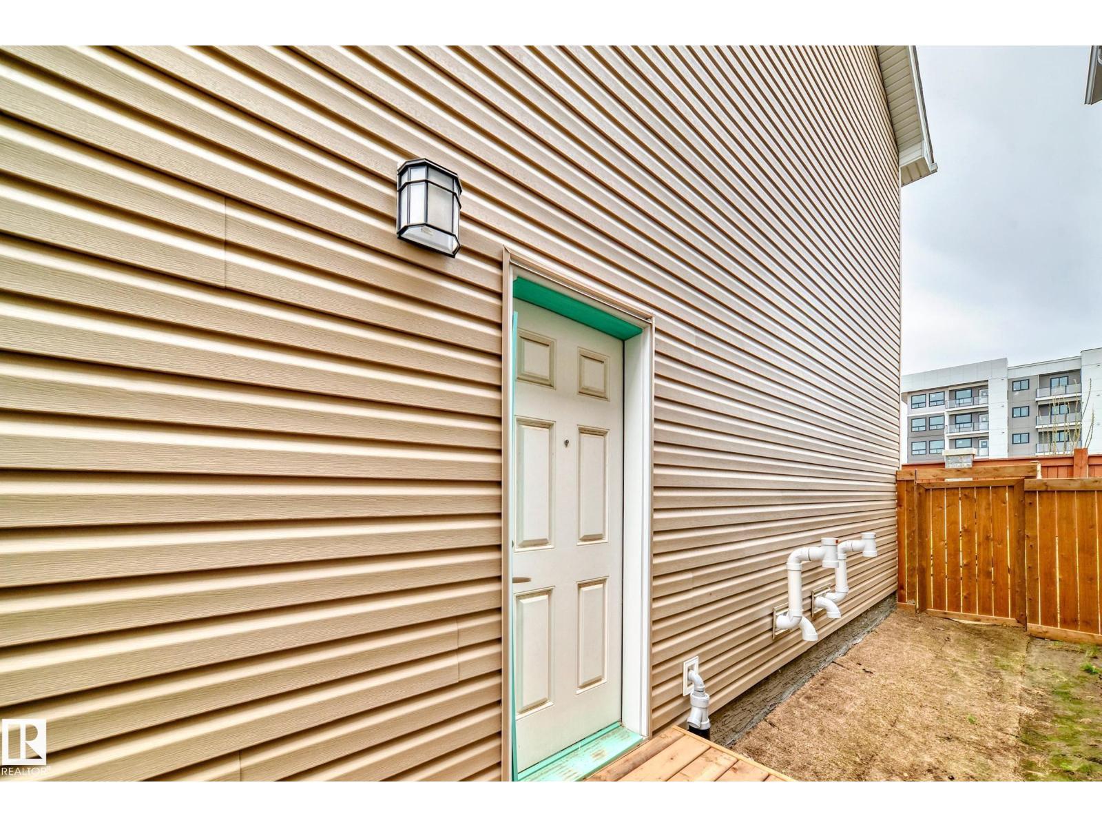 Photo 12 of 20512 22 Av Nw, Edmonton AB