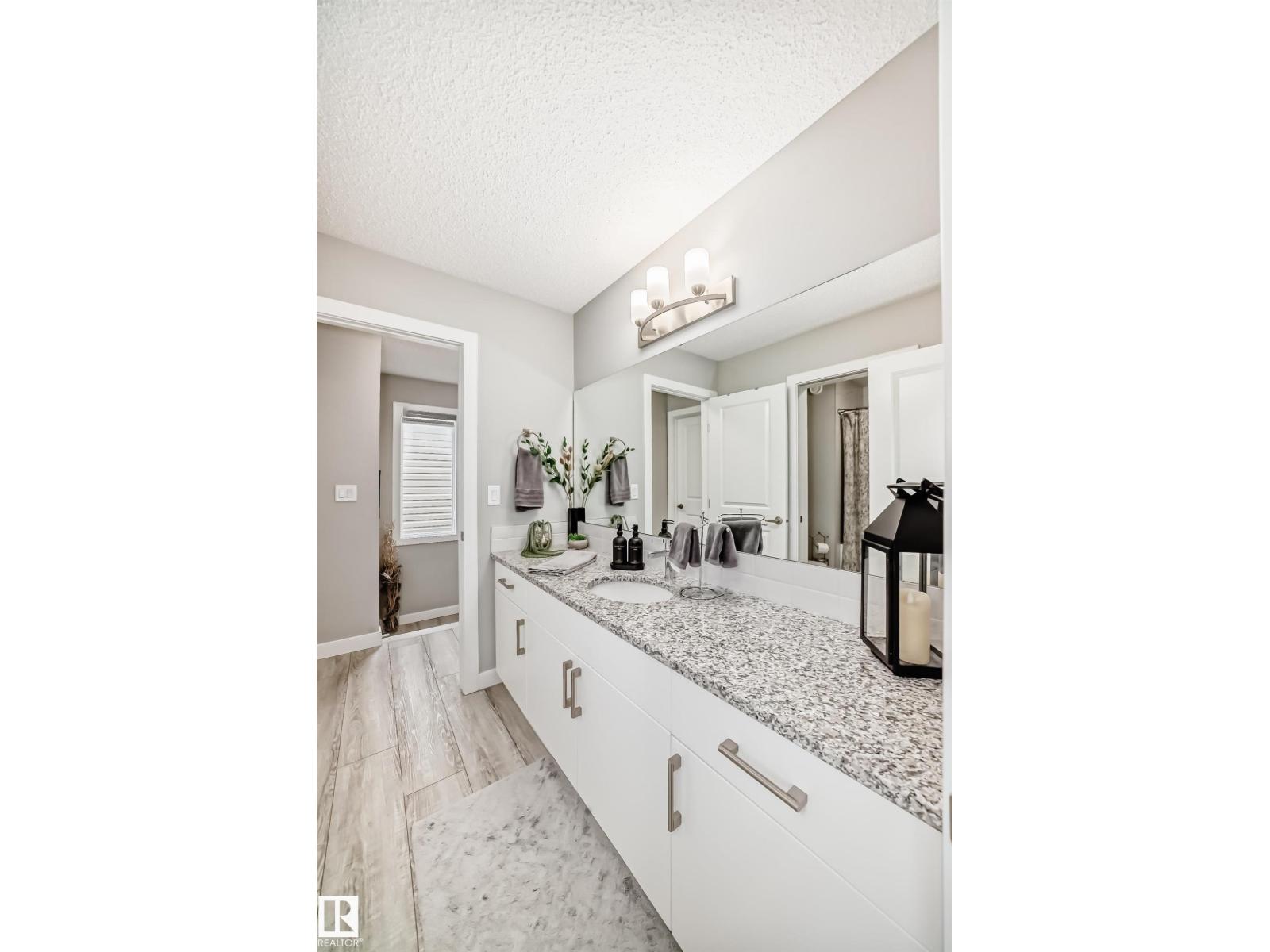 Photo 9 of 20512 22 Av Nw, Edmonton AB