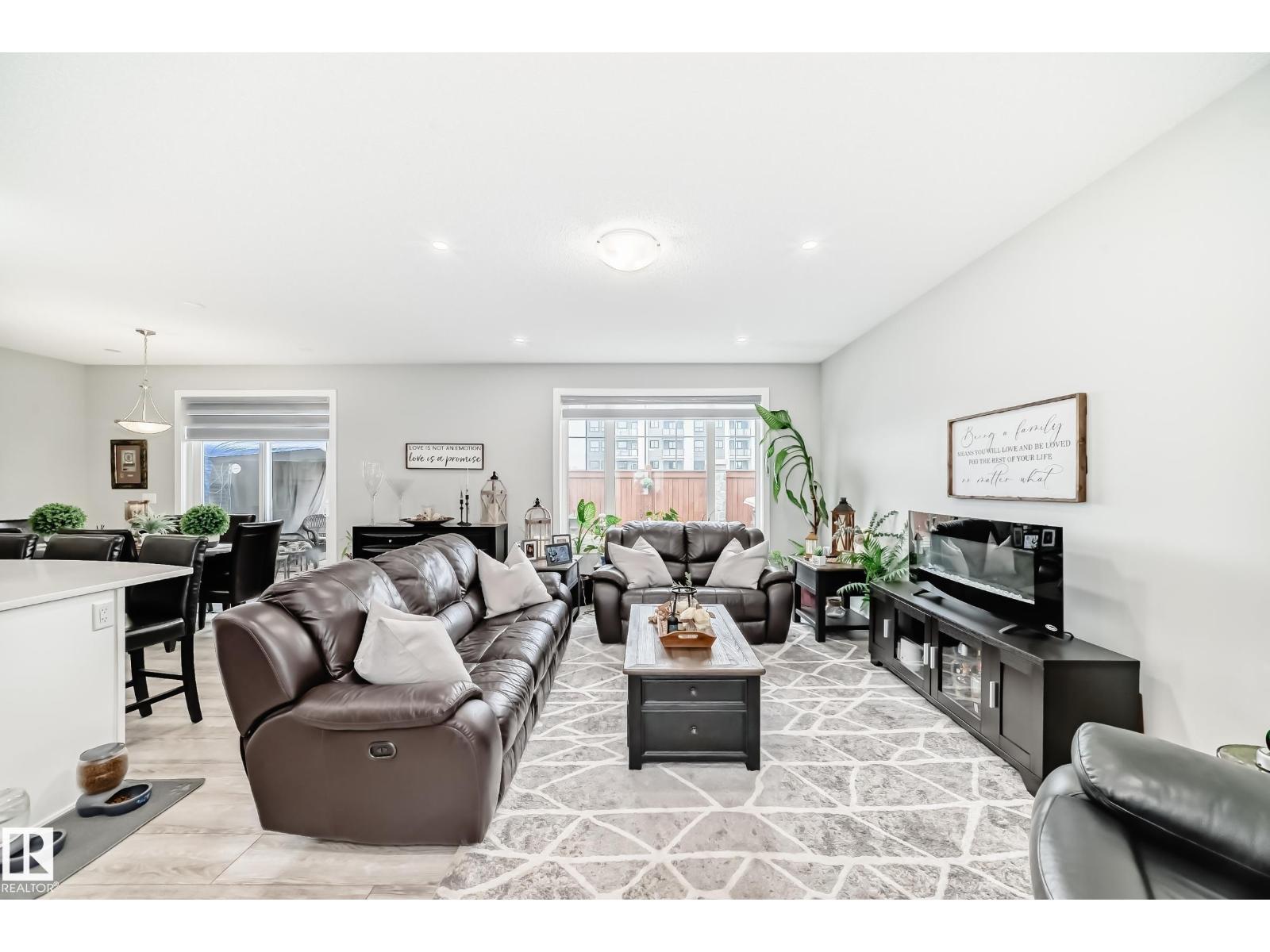 Photo 3 of 20512 22 Av Nw, Edmonton AB