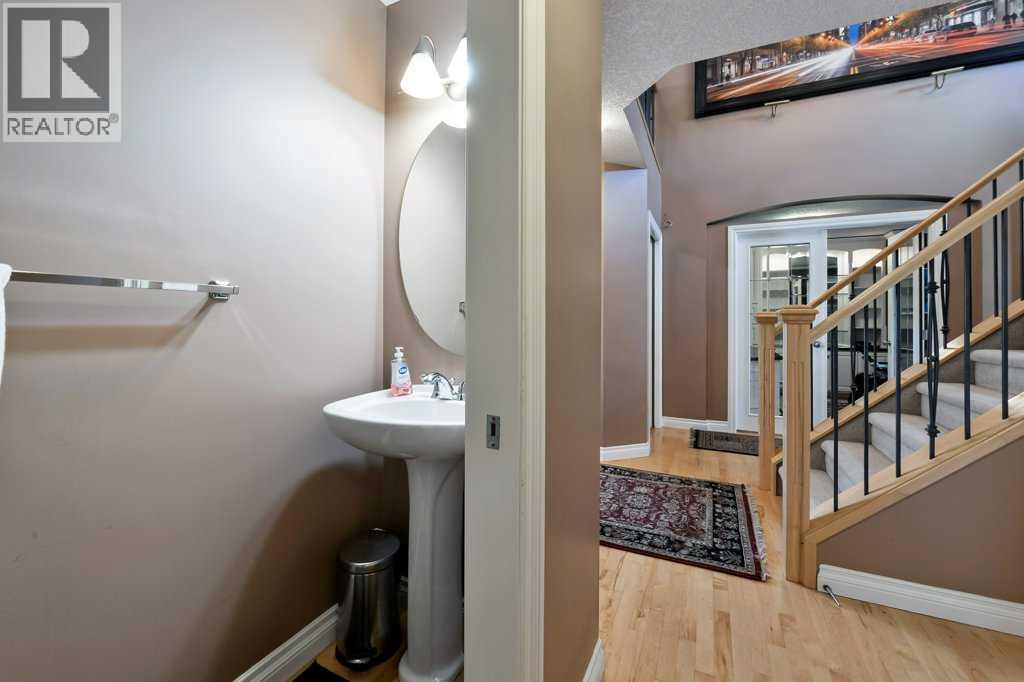 Photo 15 of 6 Royal Birkdale Court Nw, Calgary AB