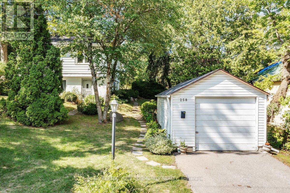 Photo 2 of 258 Lakeview Boulevard, Georgina ON