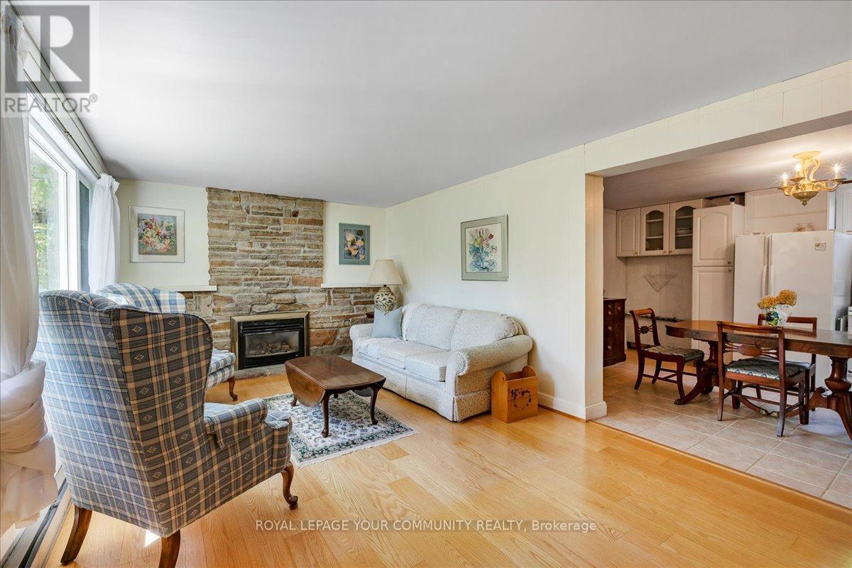 Photo 4 of 258 Lakeview Boulevard, Georgina ON