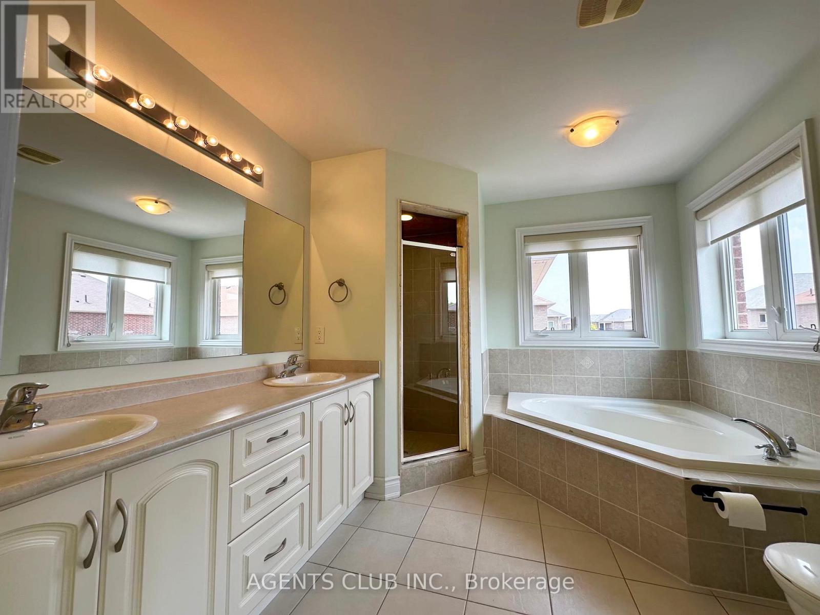 Photo 16 of 205 Via Toscana, Vaughan ON