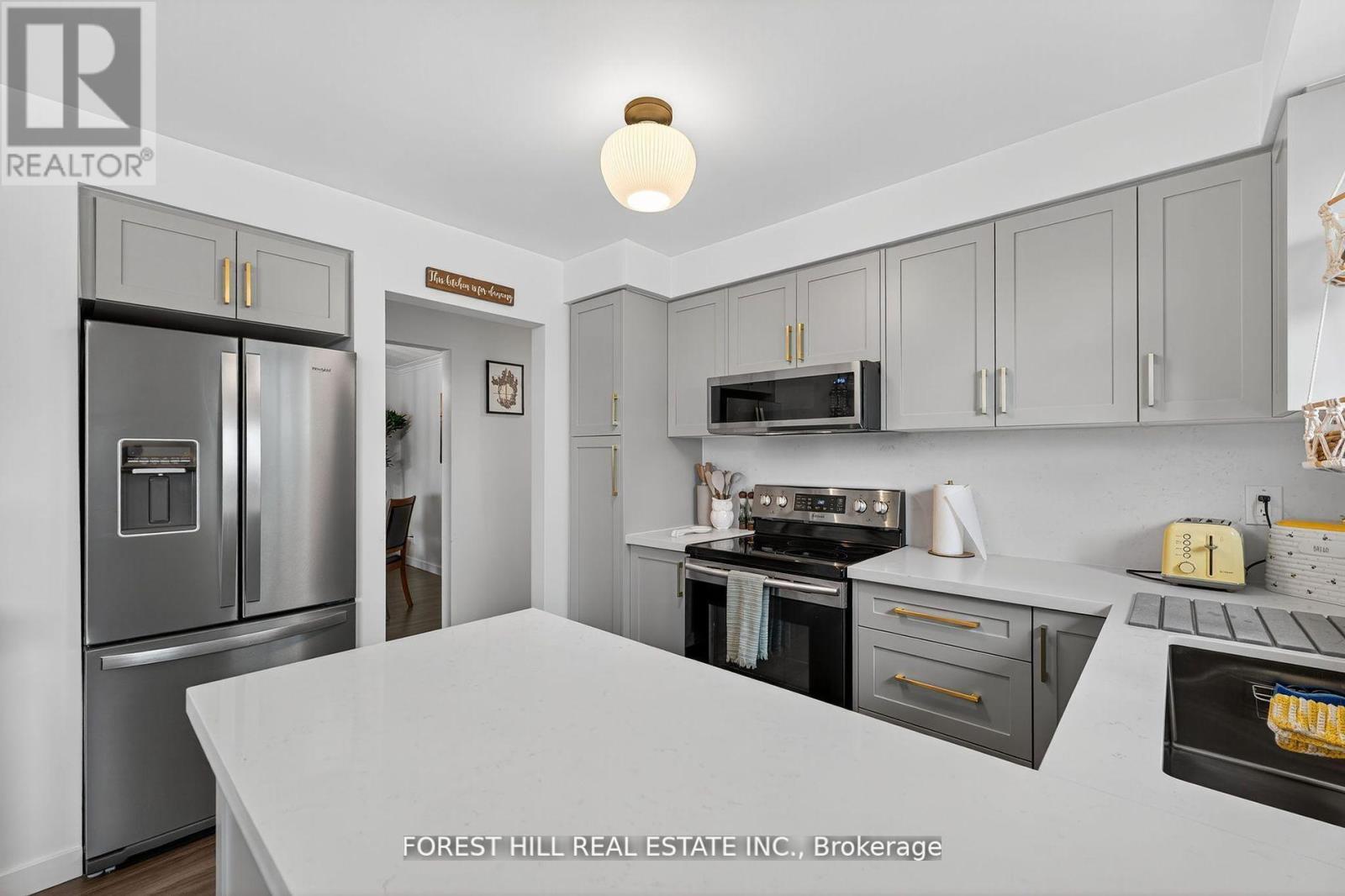 Photo 13 of 100 Andrew Park, Vaughan ON