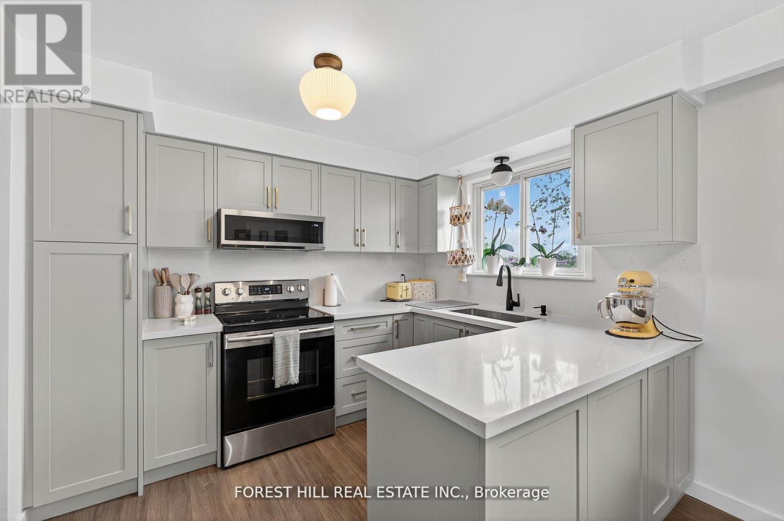Photo 15 of 100 Andrew Park, Vaughan ON