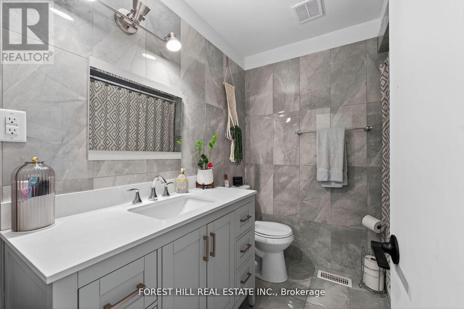 Photo 20 of 100 Andrew Park, Vaughan ON