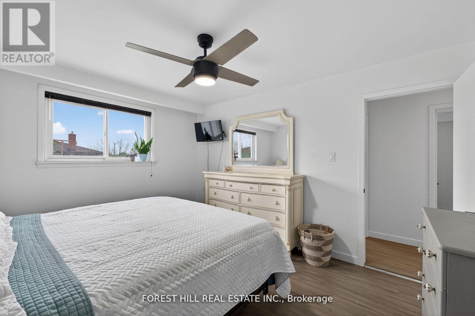 Photo 22 of 100 Andrew Park, Vaughan ON