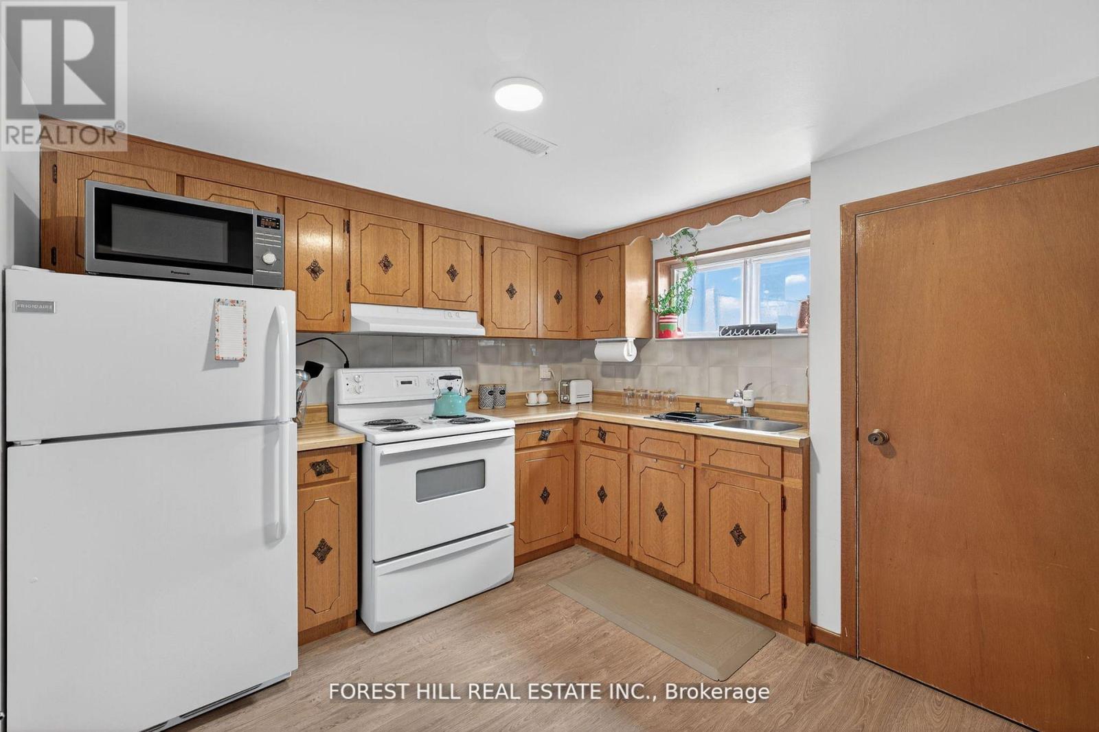 Photo 29 of 100 Andrew Park, Vaughan ON